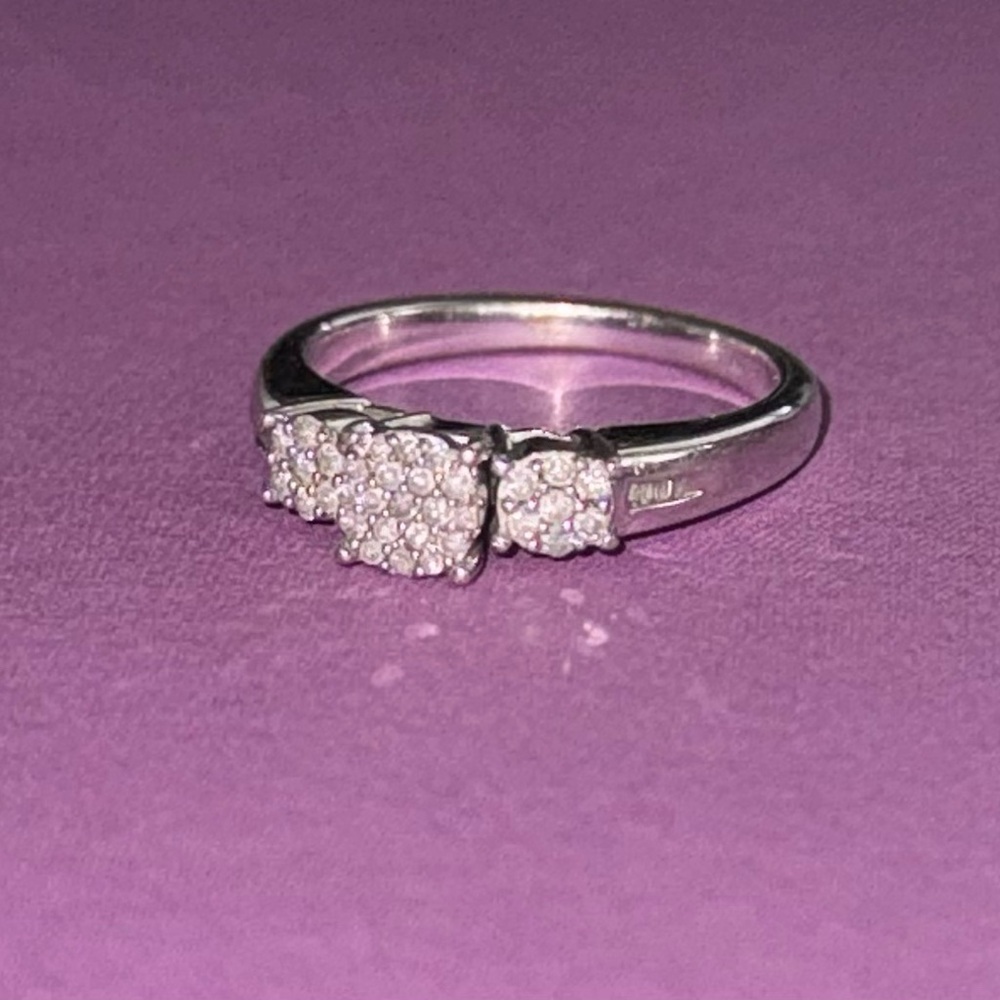Genuine diamond cluster ring sz7